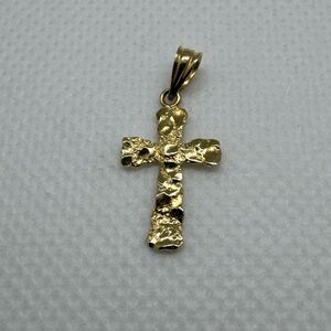 14K Yellow Gold Nugget Style Cross Crucifix Charm Necklace Pendant 0.52 Grams